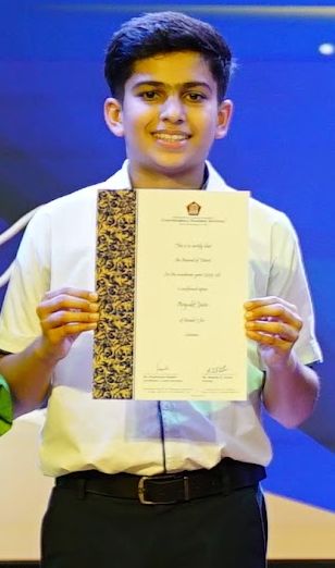 Avyukt receiving the Academic Award of Merit in Science